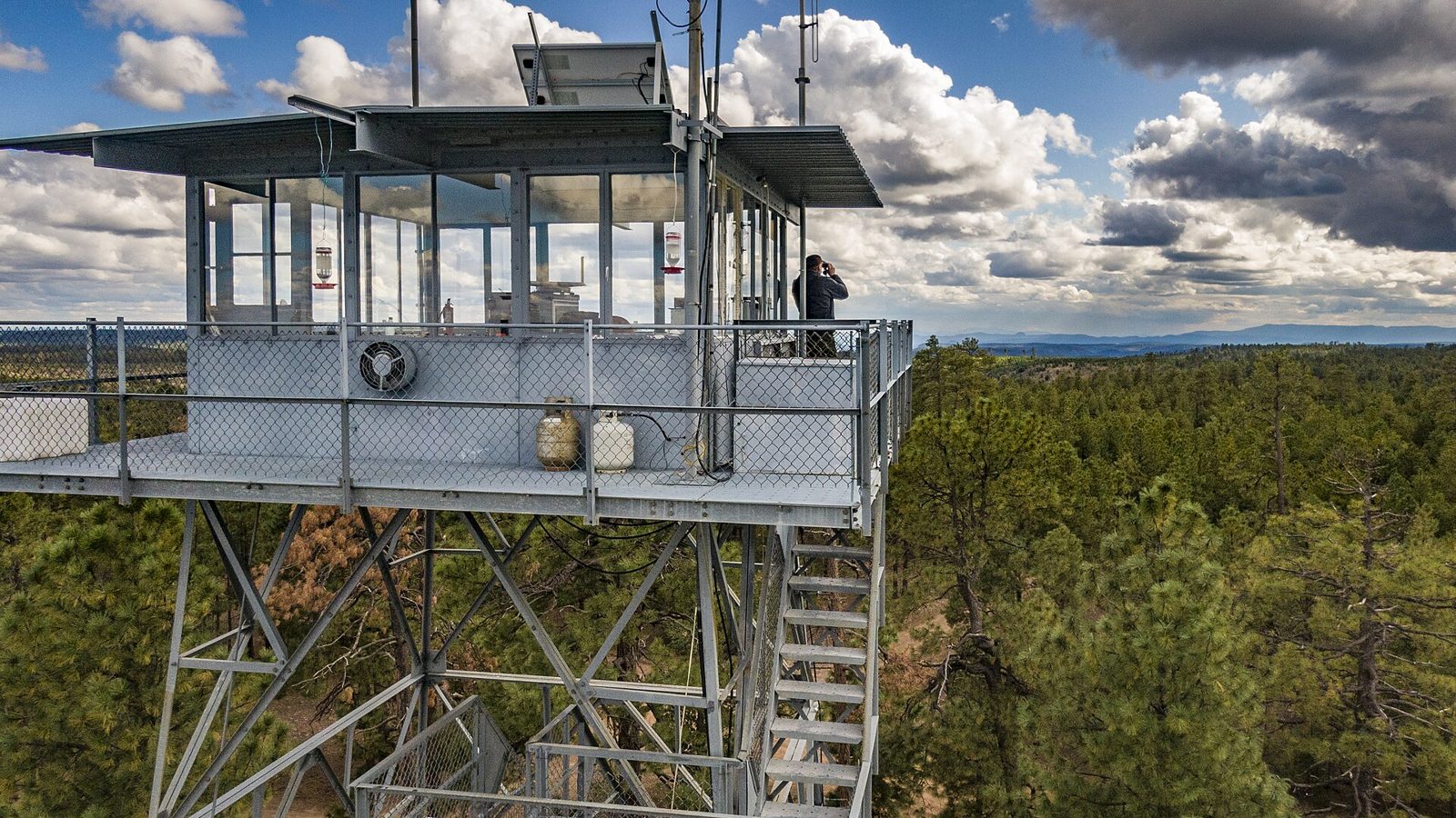 The cab of the Gentry fire lookout tower at Gentry Campground, September 2019
