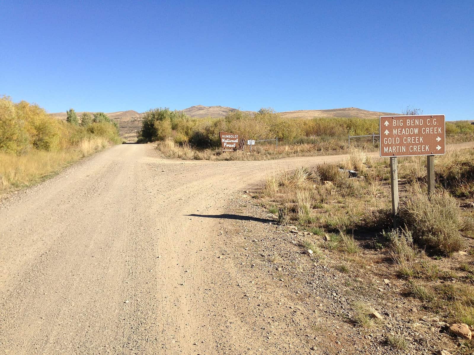 A Forest Service sign on Gold Creek Road pointing the way to Big Bend Campground, about 2 miles south of it