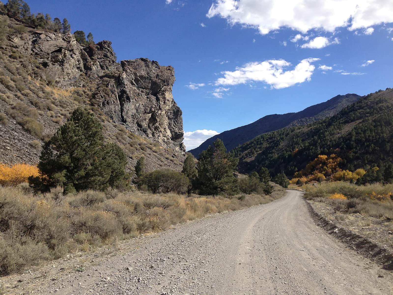 Rock walls and fall color along Kingston Canyon Road above the campground