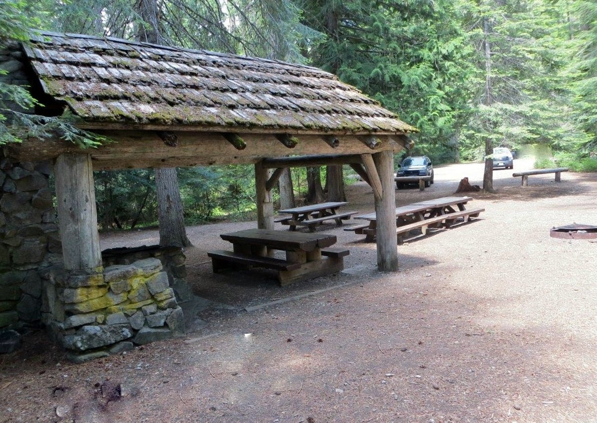 The covered picnic shelter at Silver Falls Campground